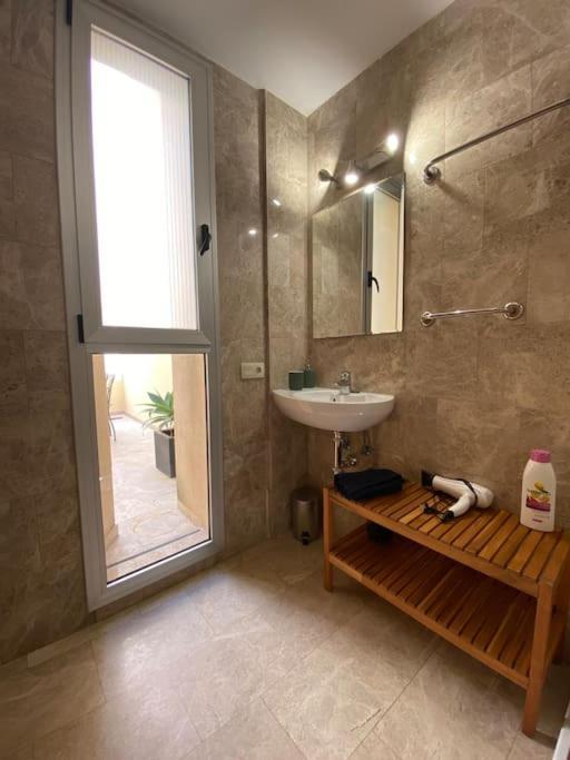 2 Bedrooms And Sofa Bed Flat By Wayra Tarifa Extérieur photo